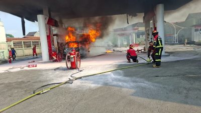 Mobil Tiba-tiba Terbakar Saat Isi Bensin di SPBU Cimahi